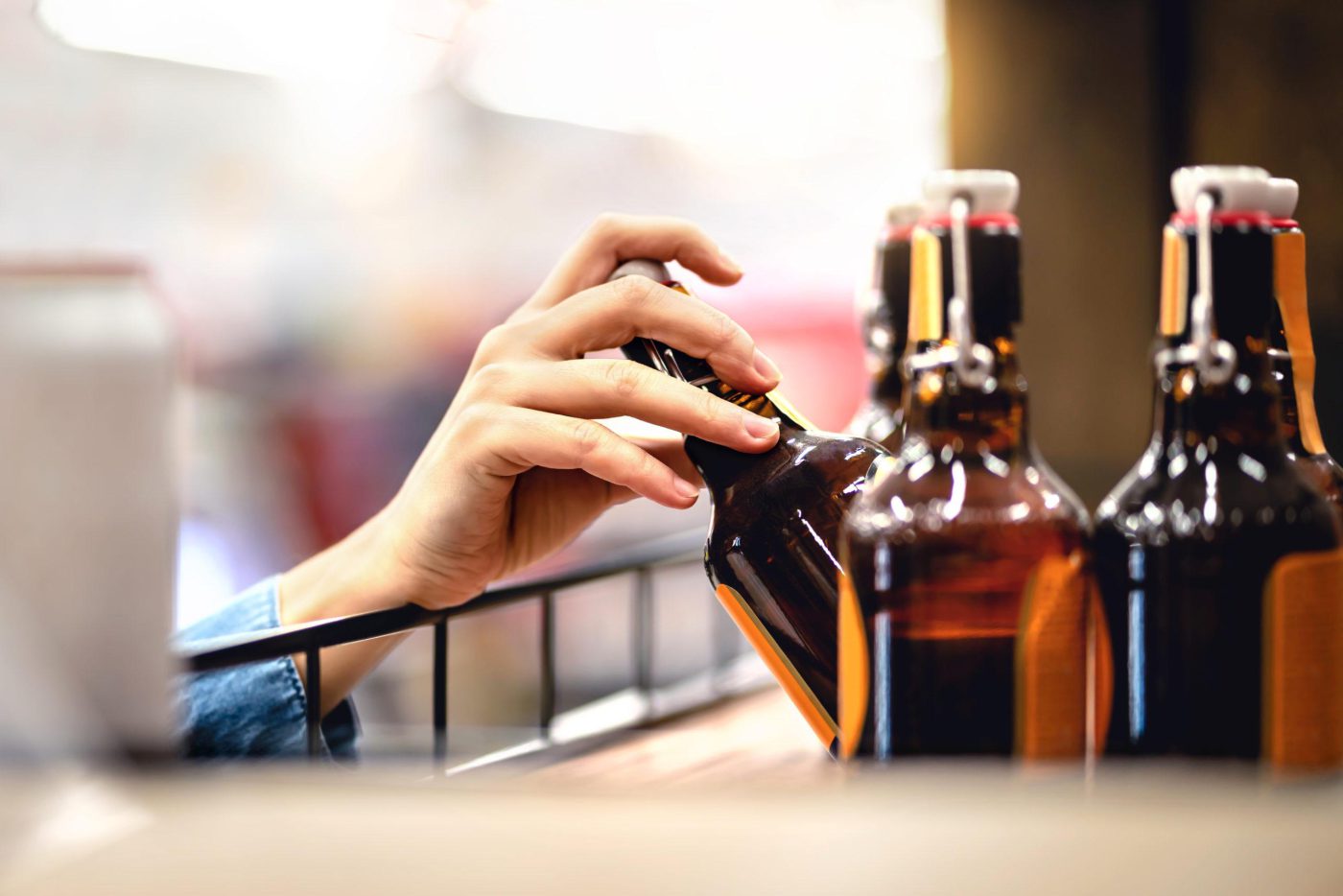 Mietojen alkoholijuomien kotiinkuljetus sallittava muiden elintarvikkeiden tavoin