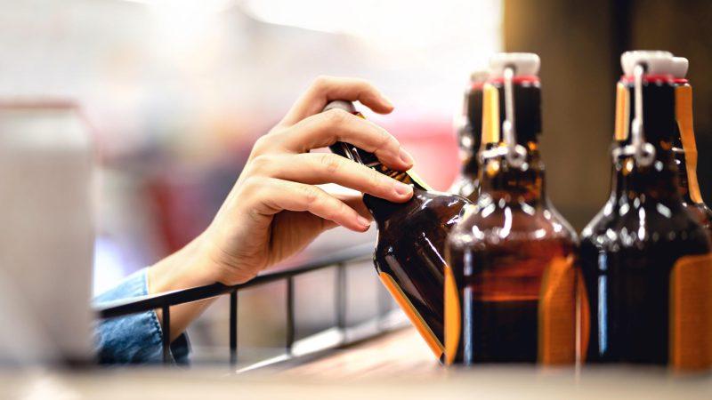 Mietojen alkoholijuomien kotiinkuljetus sallittava muiden elintarvikkeiden tavoin