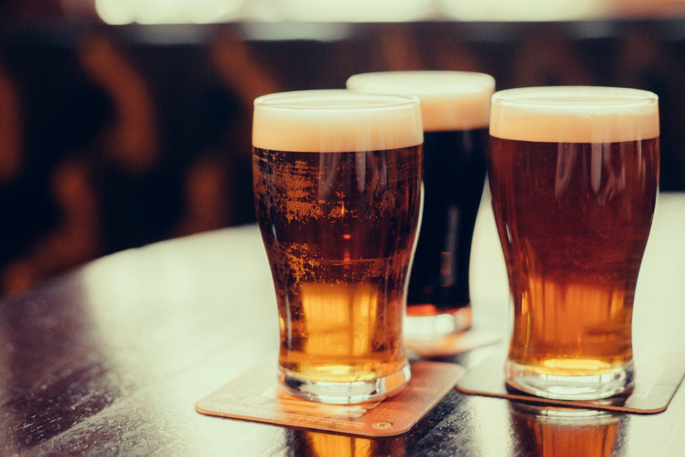 Alkoholijuomien myynti laski yli 3 prosenttia
