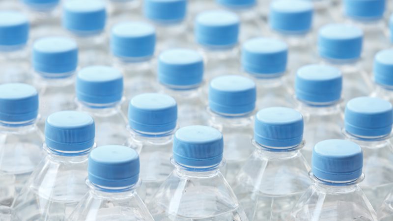 Oluiden, siidereiden ja lonkeroiden myynti laski ‒ vettä juotiin niidenkin edestä